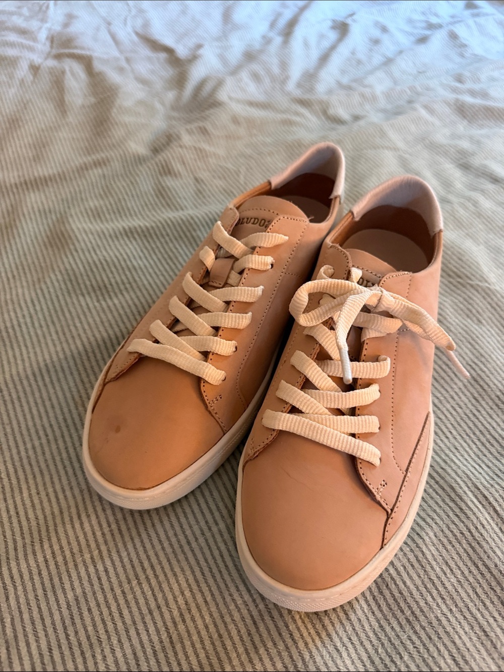 Soludos Leather Low-Top Sneakers in Natural Blush
